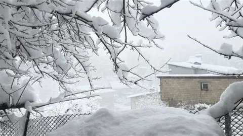 Hakkari'de 353 Yerleşim Yeri Ulaşıma Kapandı