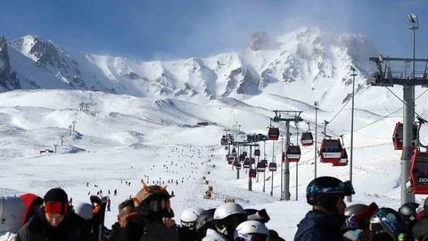 Erciyes’te Hafta Sonu Yoğunluğu Yaşandı