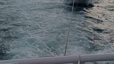 Çanakkale Boğazı'nda Sürüklenen Tekne Kurtarıldı