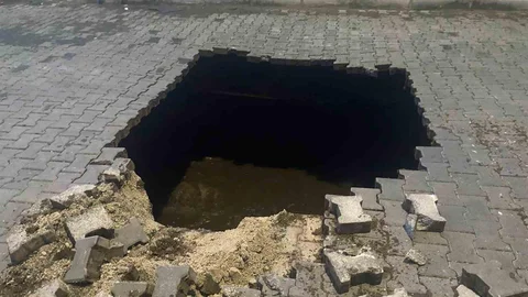 Yağmur Sonrası Yolda İnsan Kemikleri Bulundu