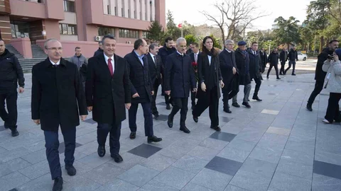 İstiklal Meydanı ve Kurtuluş Yolu Düzenlemesi Tamamlanıyor