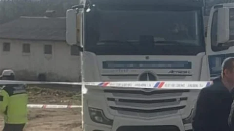 Kocaeli'de Kamyonun Altında Kalan Kadın Hayatını Kaybetti
