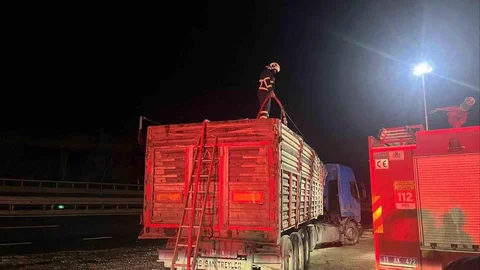 Bilecik'te Tır Dorsesi Alev Aldı