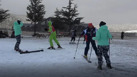 Isparta Davraz Kayak Merkezi'nde Kayak Keyfi Sürüyor
