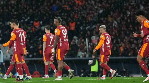 Galatasaray Fenerbahçe'ye Yenildi