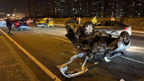 Otomobilin Taksiyle Çarpıştığı Kaza Kayseri'de Gerçekleşti