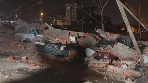 Bursa'da Lodos Duvarı Devrildi