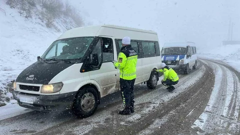 Hakkâri'de Jandarmadan Sürücülere Uyarılar