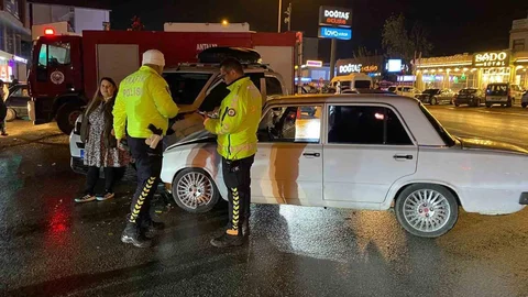 Antalya'da İki Araç Çarpıştı