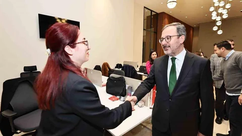 İzmir'de Gazetecilere Övgü