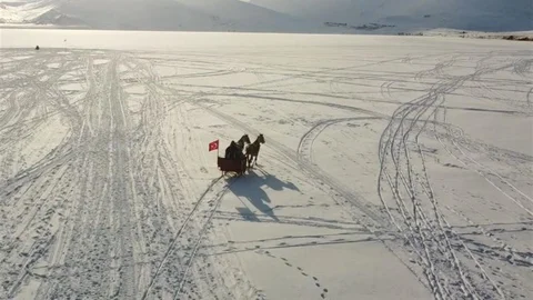 Çıldır Gölü'nde Atlı Kızak Seferleri Başladı