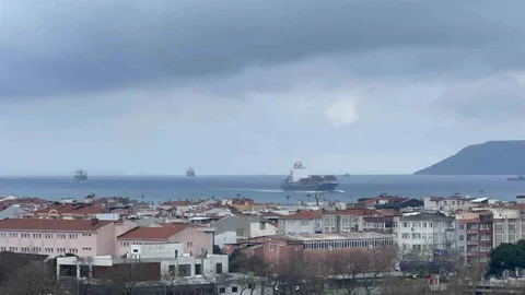 Çanakkale Boğazı'nda Gemi Trafiği Yeniden Başladı
