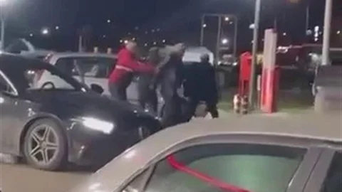 Bursa'da Akaryakıt İstasyonunda Kavga