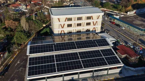 Pendik'te Güneş Enerjili Semt Pazarı Açıldı