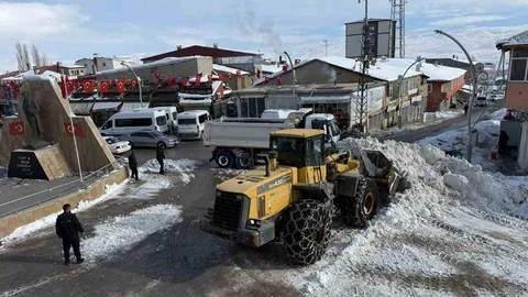 Başkale'de Karla Mücadele Çalışmaları Başladı