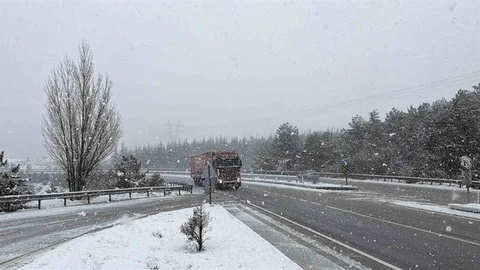 Afyonkarahisar'da Kar Yağışı Etkili Oldu