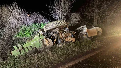 İzmir'de Pikap ve Traktör Kazası