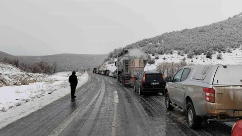 Eskişehir Seyitgazi Yolunda Trafik Kuyruğu Oluştu