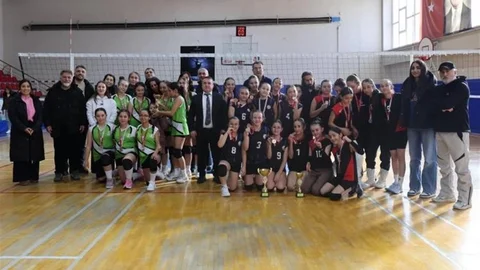 Bilecik'te Küçük Kızlar Voleybol Müsabakaları Tamamlandı