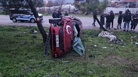 Balıkesir'de Takla Atan Araçta 2 Yaralı