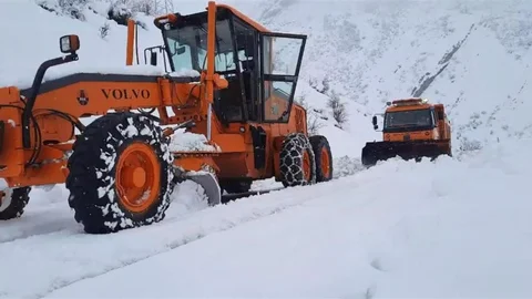 Şırnak’ta Karlı Yollar Açılıyor