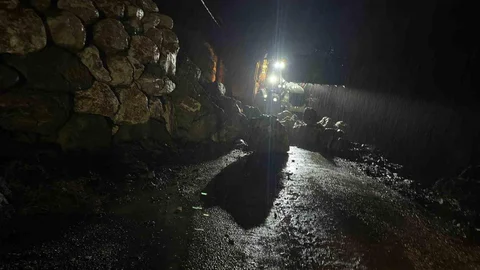 Kemer'de İstinat Duvarı Çöktü