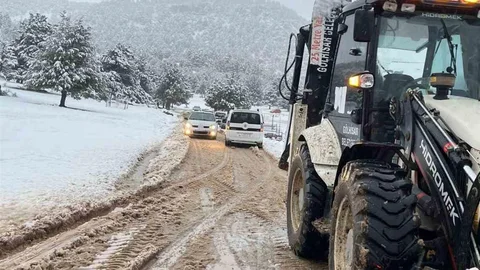 Burdur'da Karda Mahsur Kalanlar Kurtarıldı