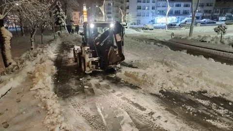 Yozgat'ta Kar Temizleme Çalışmaları Devam Ediyor