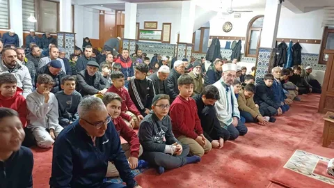 Salihli'de Sabah Namazı Buluşması Yoğun İlgi Gördü