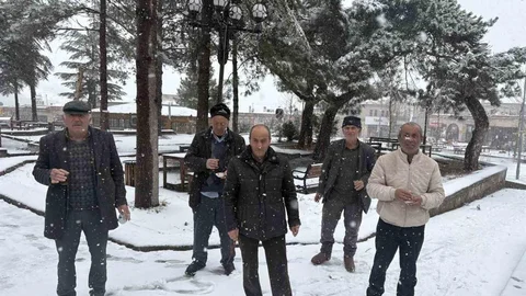 Aksaray Güzelyurt'ta Kar Yağışı Devam Ediyor