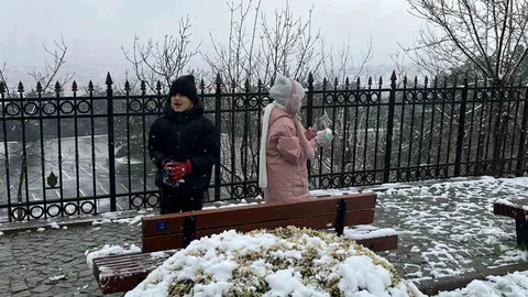 Çamlıca’da Kar Topu Savaşı Neşesi
