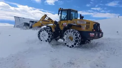 Sivas'ta Cenaze Aracı Yolda Kaldı