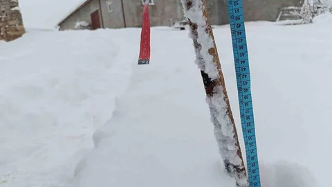Şükranlı'da Kar Kalınlığı 35 Santimetreyi Aştı