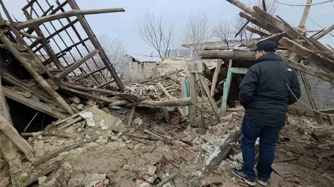 Kütahya'da Enkaz Altında Kalan Güvercin Besleyicisi