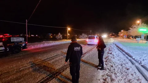 Seydikemer'de Kar Yağışı Nedeniyle Araçlar Mahsur Kaldı