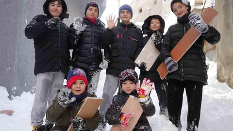 Bayburt'ta Okullar Kar Nedeniyle Tatil Edildi