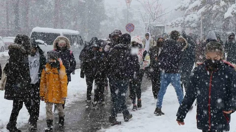 Çayırlı ve Kemah'da Eğitime Ara Verildi