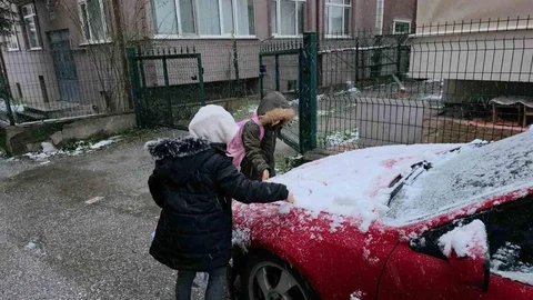 Düzce'de Kar Yağışı Sevinci