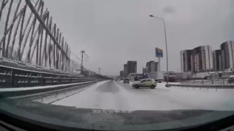 Bursa'da Yoğun Kar Yağışı Kazalara Neden Oldu