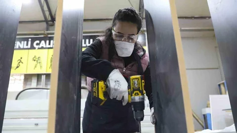 Kadın Marangozlar Yetişiyor Mersin'de