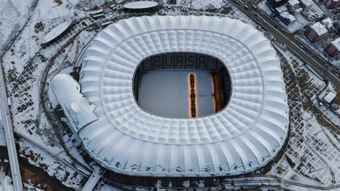 Bursa'da Karla Kaplı Stadyum Görüntüleri