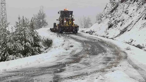 Antalya'nın Yüksek Kesimlerinde Karla Mücadele Çalışmaları Devam Ediyor