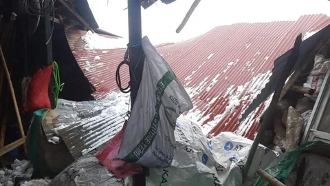 Elazığ'da Fırtına Marketi Yok Etti