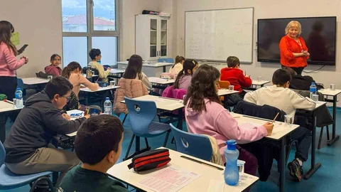 Arena Bursluluk Sınavı Bursa'da Yüksek İlgiyle Gerçekleşti