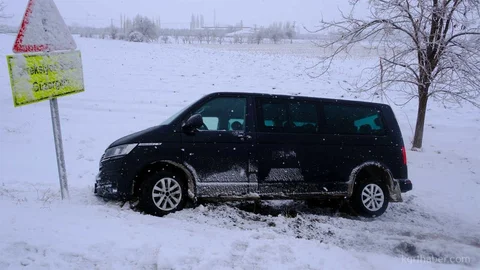Karaman'da Minibüs Şarampole İndi