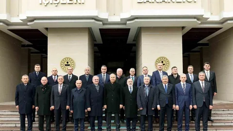 İçişleri Bakanı Yerlikaya Valilerle Bir Araya Geldi