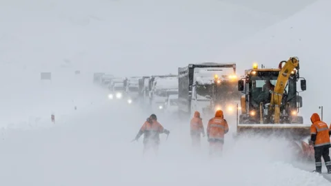 Yüksekova-Şemdinli Yolunda Ulaşım Kesildi