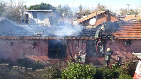 Antalya'da Gecekondu Yangını
