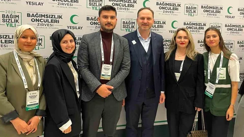 SUBÜ Yeşilay Topluluğu Zirveye Katıldı