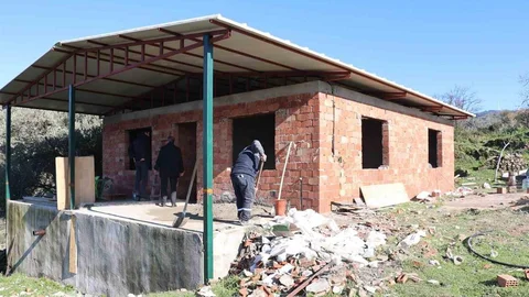 Koçarlı'da Yangın Sonrası Ev Tadilatı Başladı